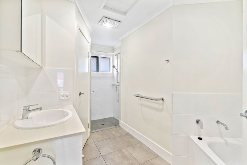 Highly Sought After !!
Beautiful two-bedroom, 1 bathroom villa with attached double garage