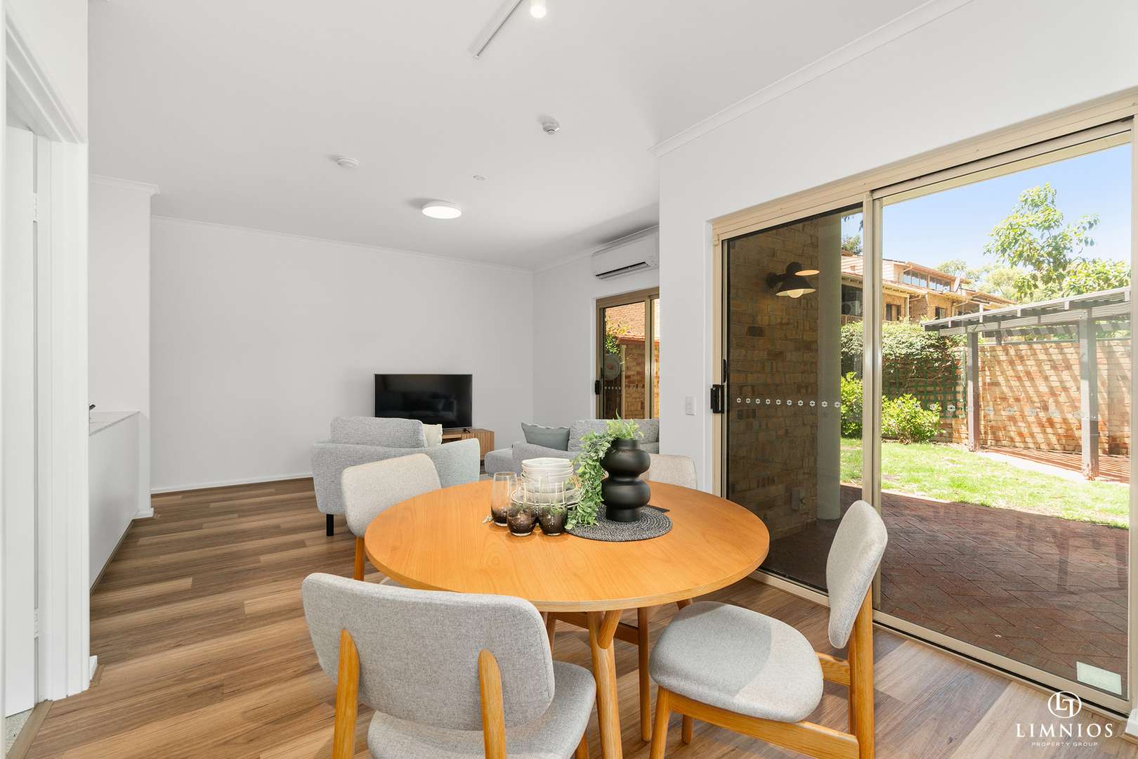 CURRENTLY UNDER OFFER. Fabulous garden apartment!