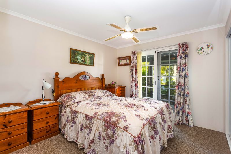 A Gardeners Paradise in Prime Location!