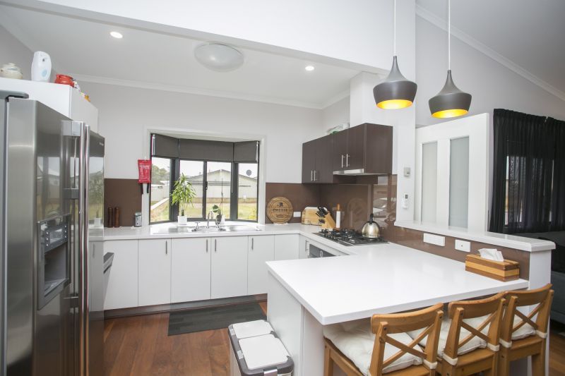 Beautifully Presented Smart Home plus Golf Buggy