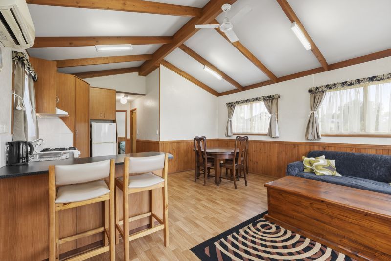 2 Bedroom Home- Pool Views- Prime Location!