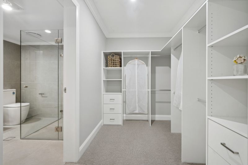 Fully refurbished ground floor stunning apartment. Ready to move into!
