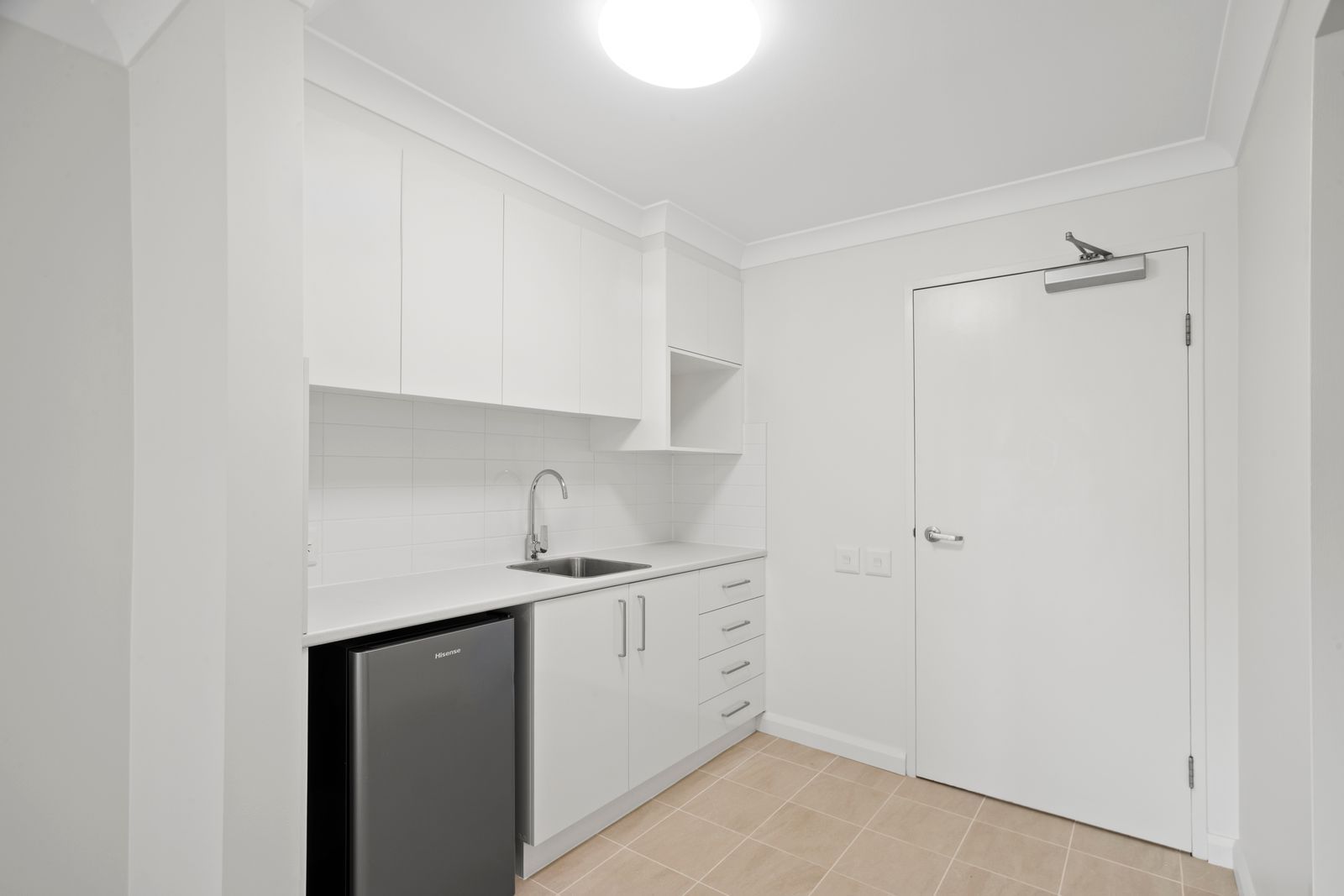 Sun-drenched serviced apartment with everyday support
