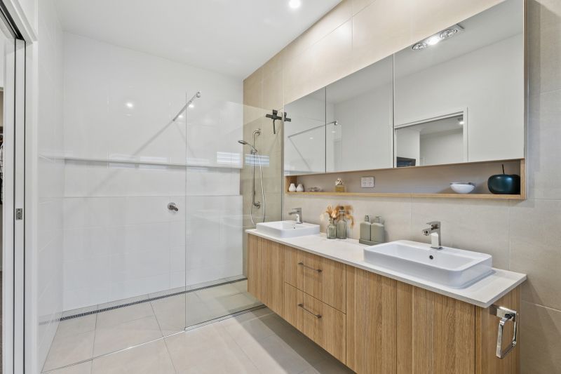 Site 238 - Established Macan