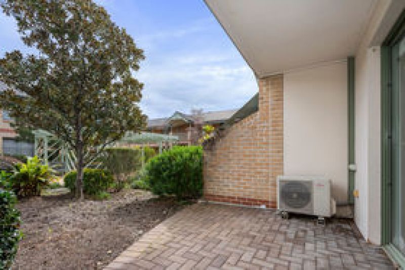 Charming Ground Floor Villa style unit with garden access