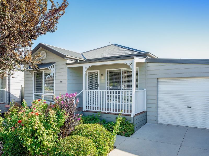 Lifestyle Communities Shepparton - Beautiful home with a secret rose garden
