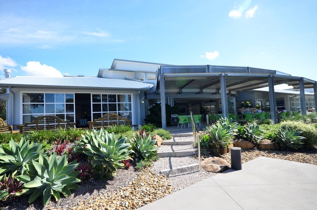 Palm Lake Resort – Tweed River is located on the waterfront at beautiful Barneys Point