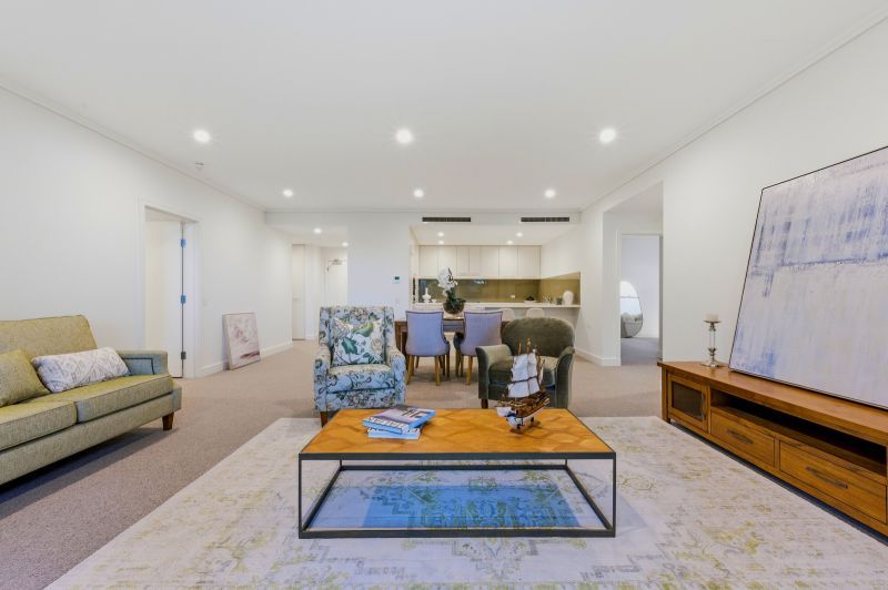 Elegant Apartment, Lush Surrounds