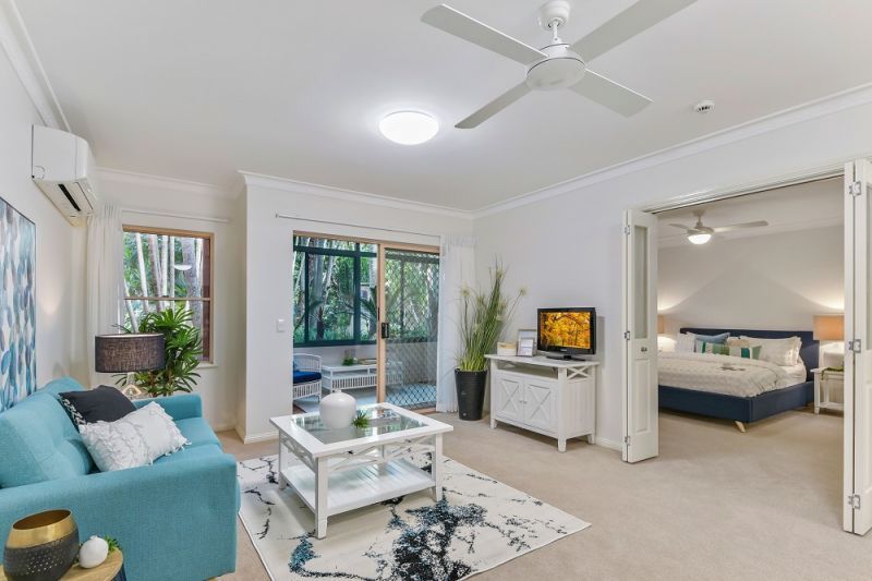 1 bedroom ground floor apartment close to all Manor amenities