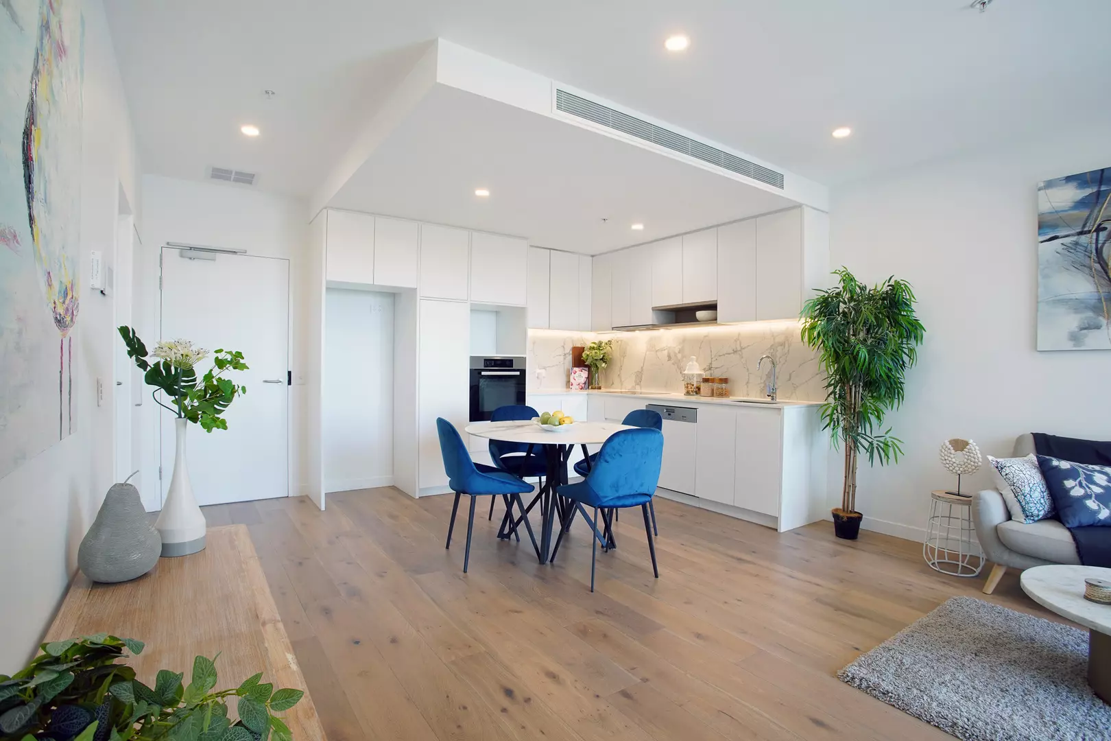 Big on Style, Easy on The Wallet!