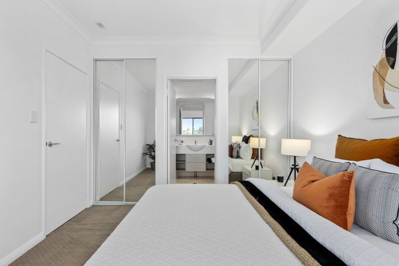 Light & Bright Living, Refurbished... See it to Believe it!!