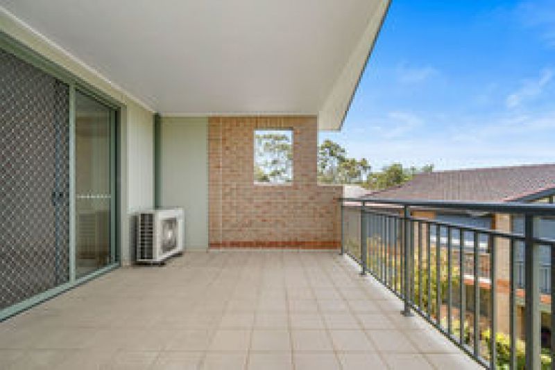 Stunning 3 bedroom upper floor unit - EOI