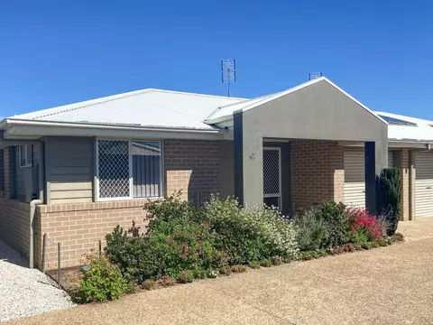 Villa 41| 2 bed + 1 bath + Powder - Oak Tree Retirement Village Orange