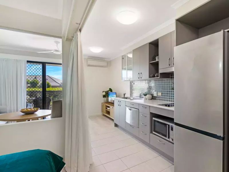 Aveo Ocean View Studio 16 : North Facing Studio with Private Balcony