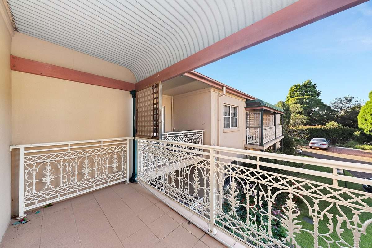 PREMIER,  SPACIOUS ONE BEDROOM APARTMENT