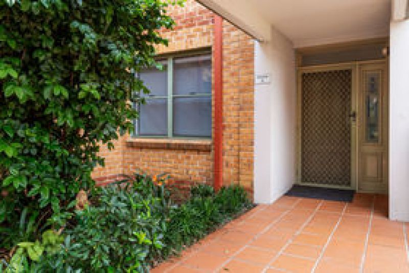 Elegant Corner Position with Stunning Bowling Green Views