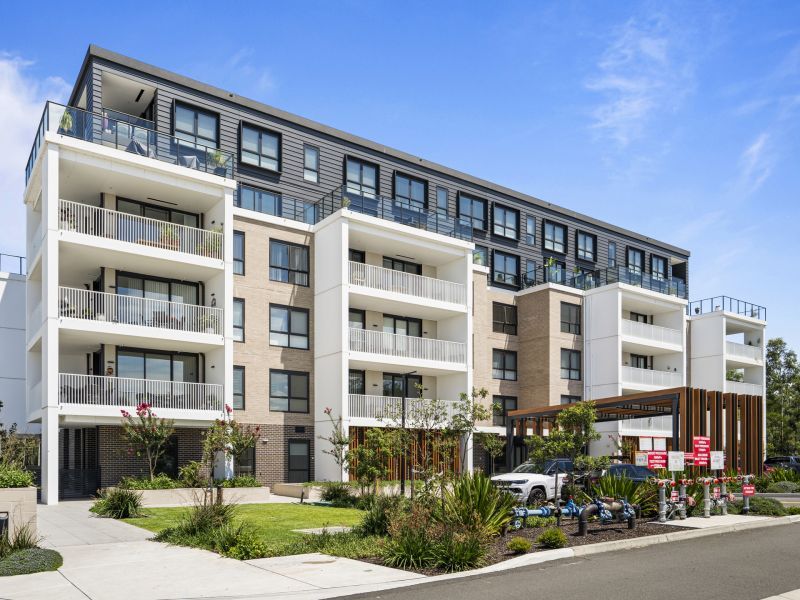 Oversized one bedder with lake views