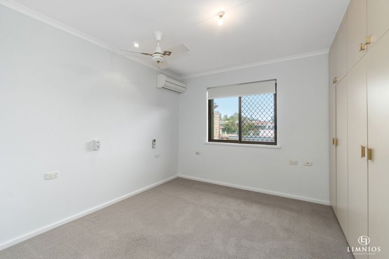 UNDER OFFER - Grandstand views of the Bowling Green