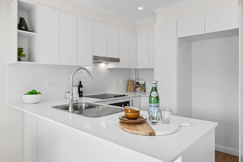 Bright, Contemporary Living with Open-Plan Style