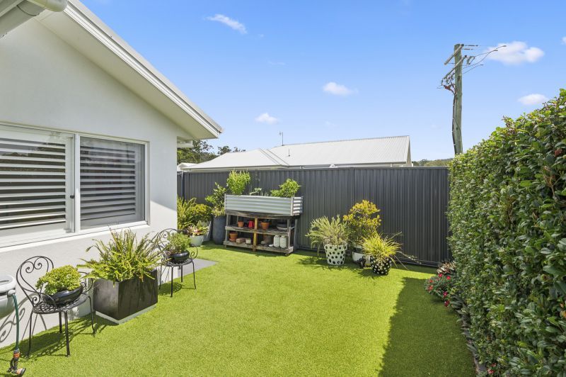 Expansive Alfresco & Vibrant Modern Design