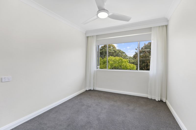 Gorgeous 1 bedroom unit with large open plan living/kitchen area.