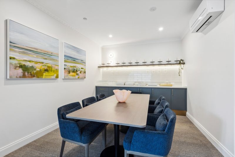 Delightful east-facing, spacious ground-floor one-bedroom apartment