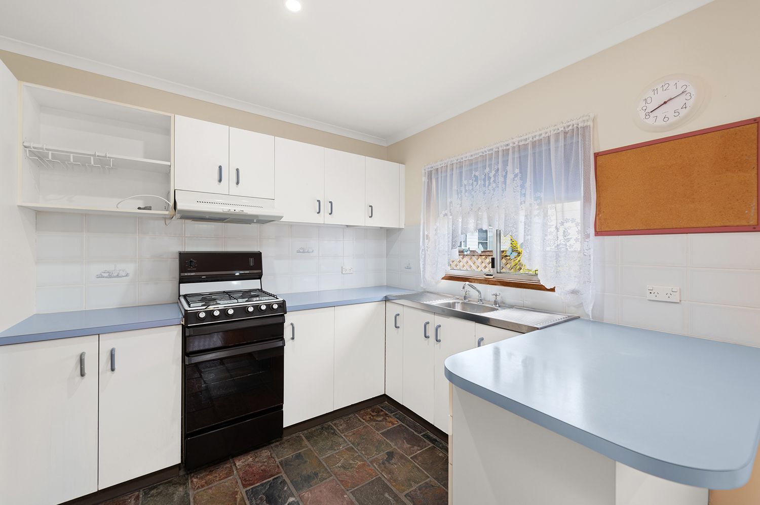 Space Aplenty - Two Double Bedrooms - Full Length Veranda