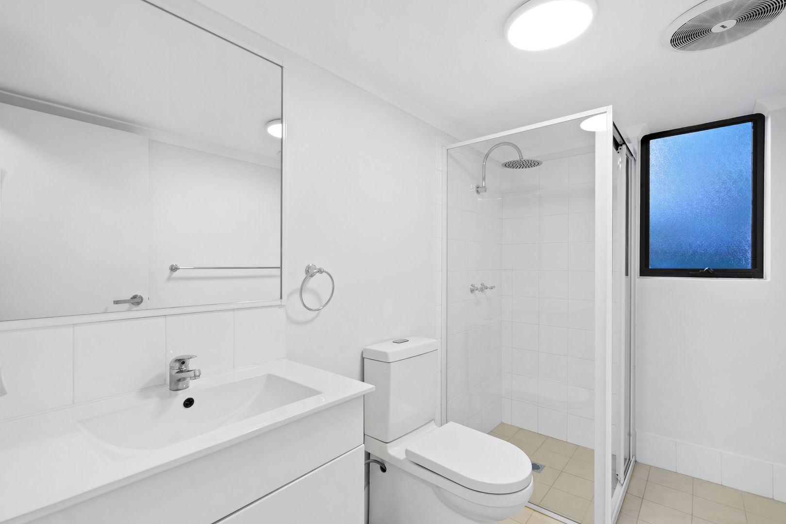 Newly Refurbished Spacious 2 Bedroom Unit