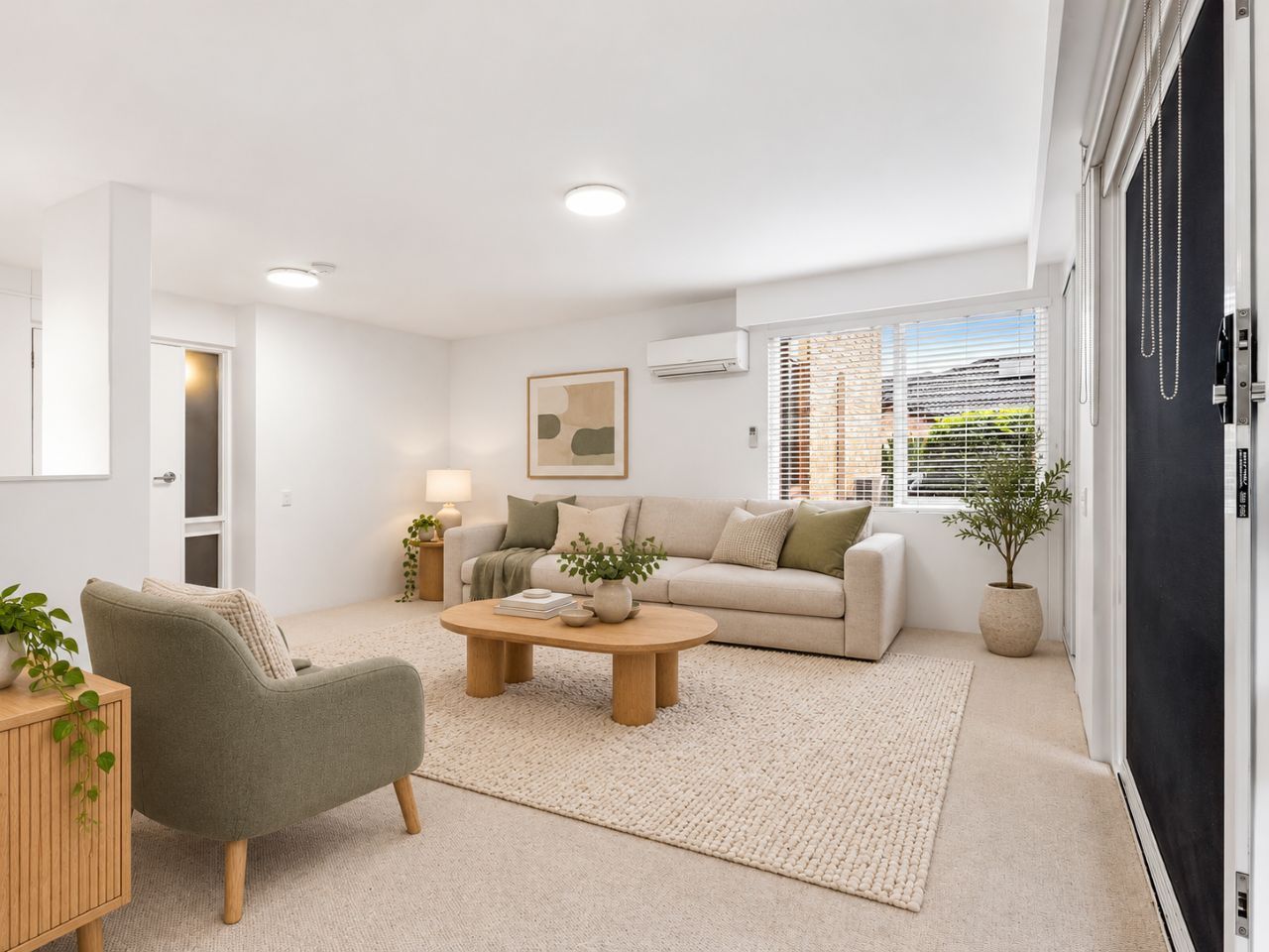 Spacious 2 Bedroom & 2 Bathroom unit with golf course views