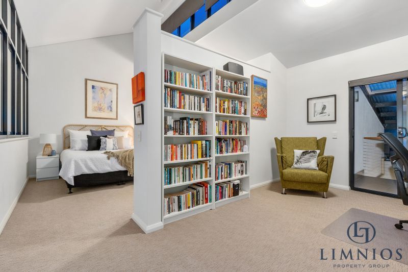 Warehouse Terrace Style Apartment With 3 Bedrooms Plus a Study!!