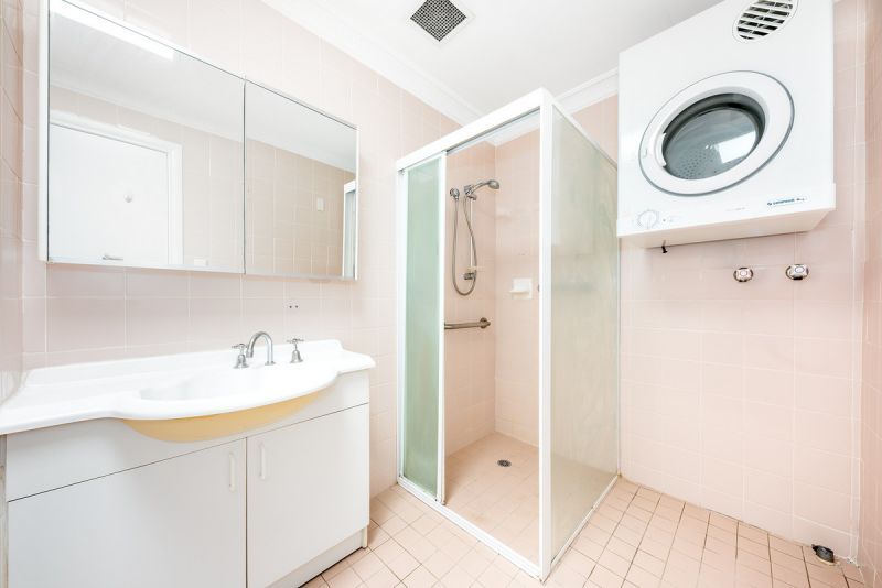 ELEVATED SPACIOUS 1 BEDDER WITH GARDEN VISTA