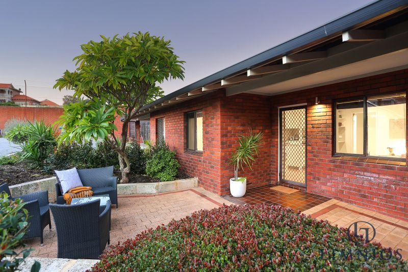 Premiere Location and Lifestyle!!