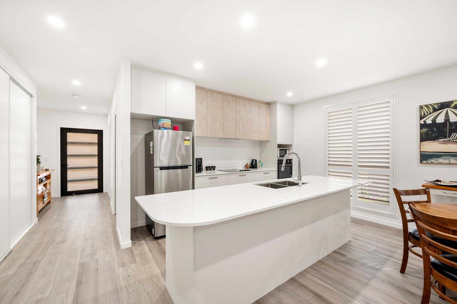 Relaxed Waterfront Community Living