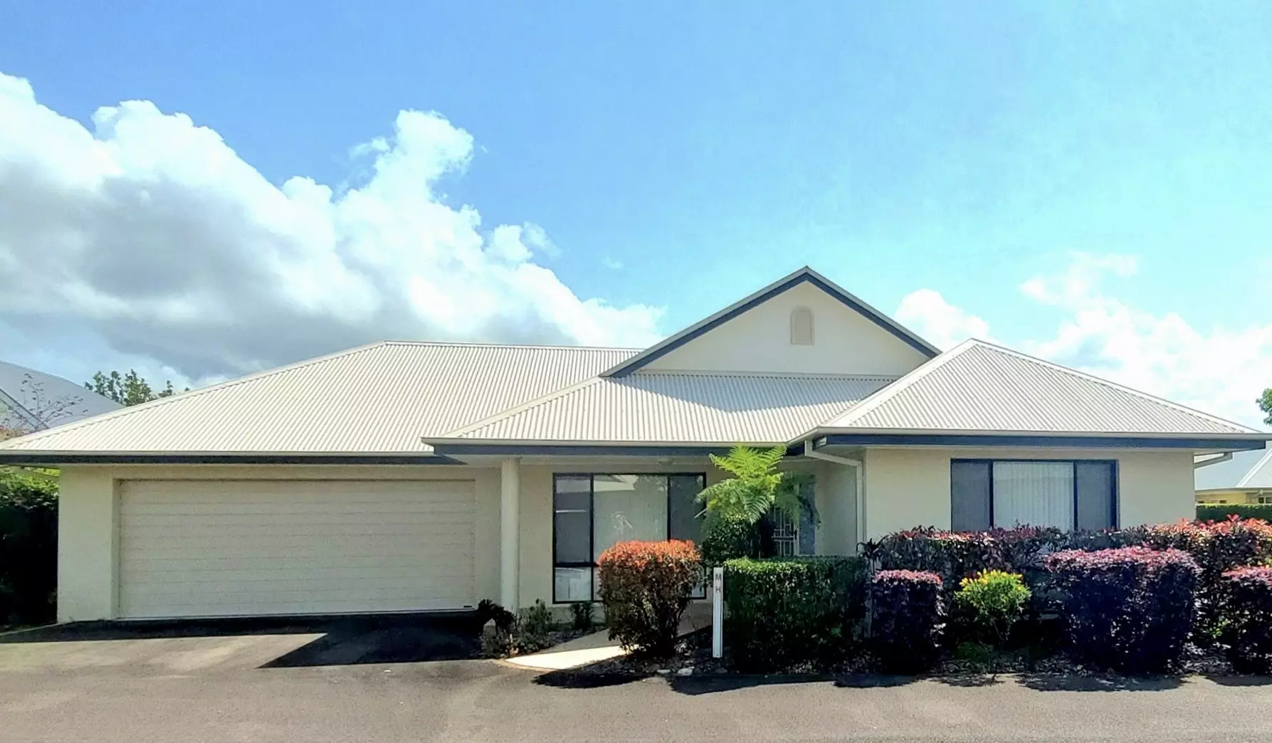 Spacious 3 bedroom plus study Nirvana design - Home 140