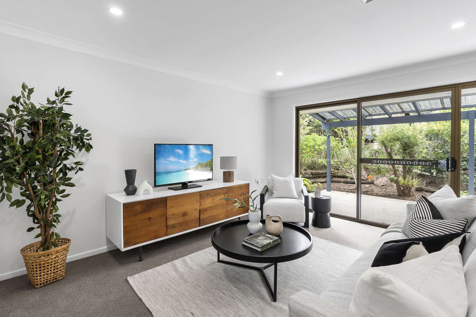 Unit 48 - Newly refurbished and spacious 2 bedroom apartment