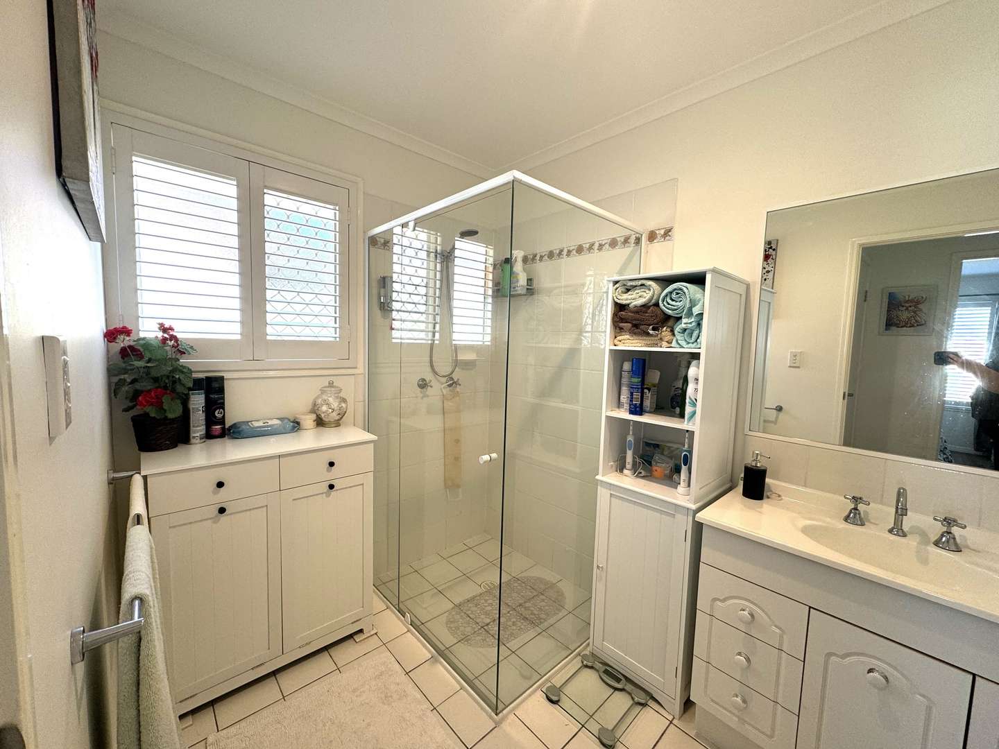 FRESH, BRIGHT & BEAUTIFUL