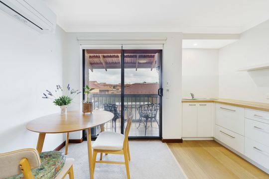 West-facing one-bedroom apartment with new kitchen