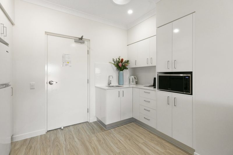 Beautiful 1 bedroom apartment overlooking bowling green and surrounds