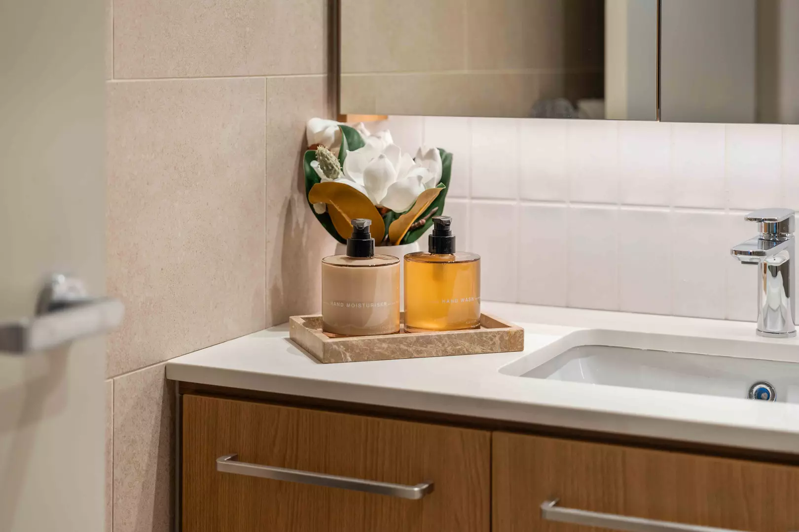 Modern Two-Bedroom Apartment on the 7th Floor in Epping