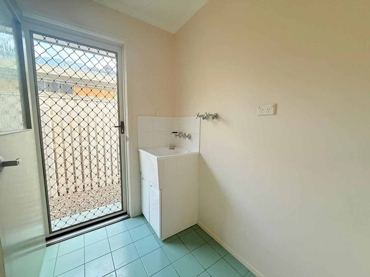 Tidy 2 bedroom home in an Over 50's Lifestyle complex