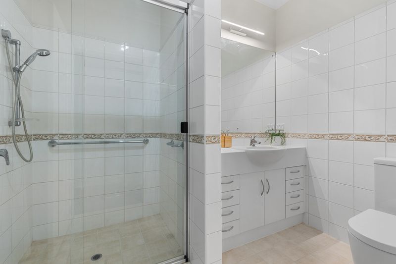 Delightful Villa with Sunny Garden and Short Stroll to the Beach