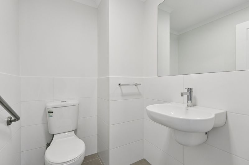 Light-Filled Serviced Apartment with Leafy Views