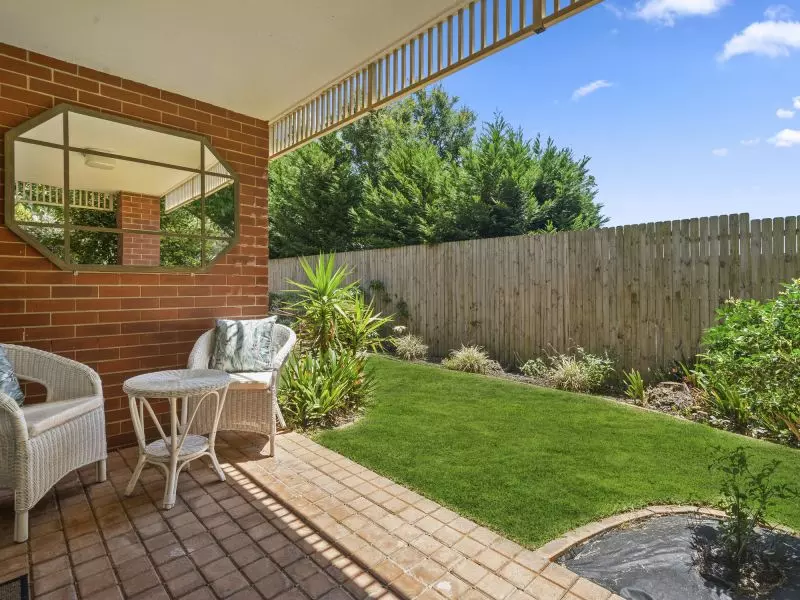 Secluded garden apartment with lush surroundings