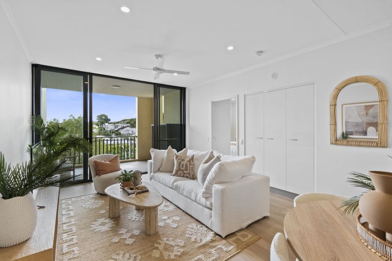 Beautiful unit with river views