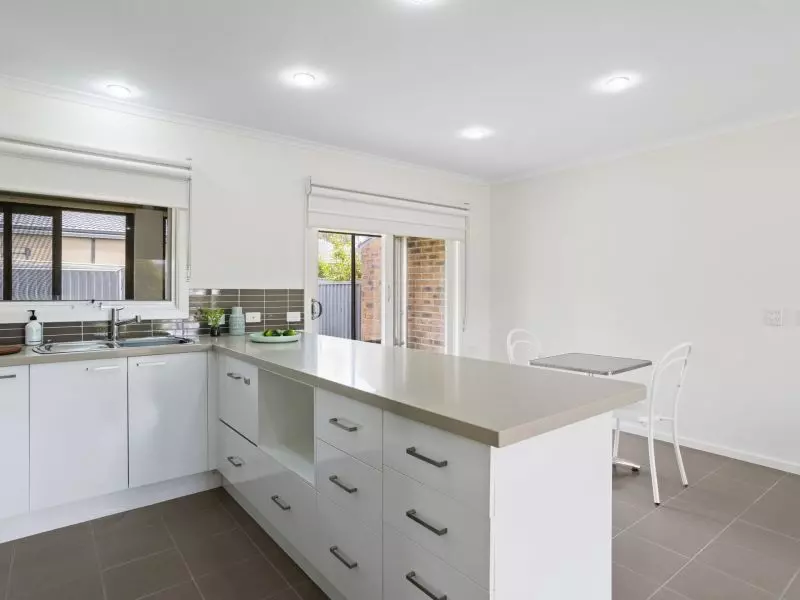 Lovely Villa with Courtyard and Sunroom