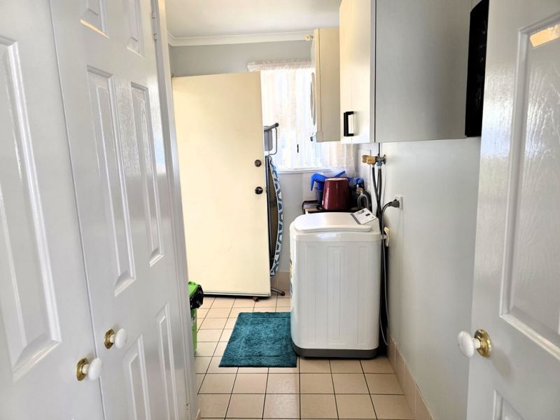 Corner Gem: Sunny 2-Bed Home