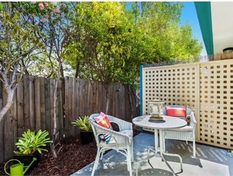Rent in Seniors Community – Self-catered unit with Kitchenette.