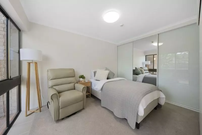 Sunny one-bedroom apartment