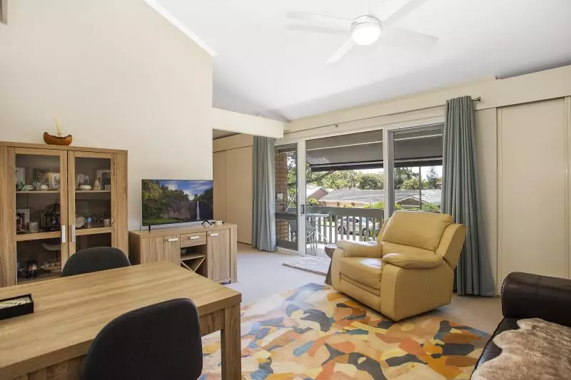 Bright and sunny first floor unit