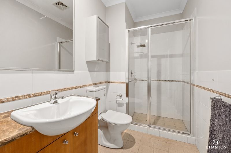 Top Floor with City Vistas!